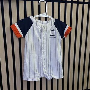Detroit Tiger’s Infant Button Down Shirt with Stripes and Orange Accents 6/9M 🐅